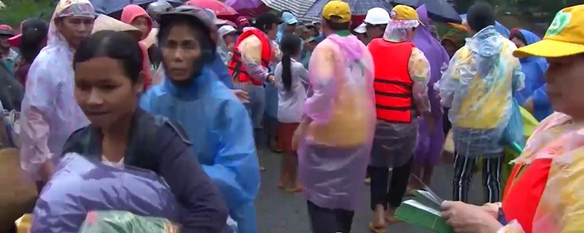 Cứu Trợ Đồng Bào Lũ Lụt Tại Quảng Nam Ngày 29-11-2017